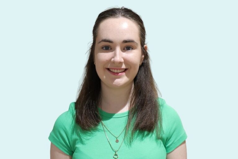 Headshot of Niamh